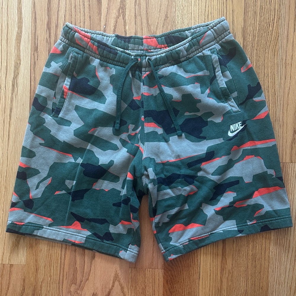 Nike Men's Green and Orange Camo Shorts